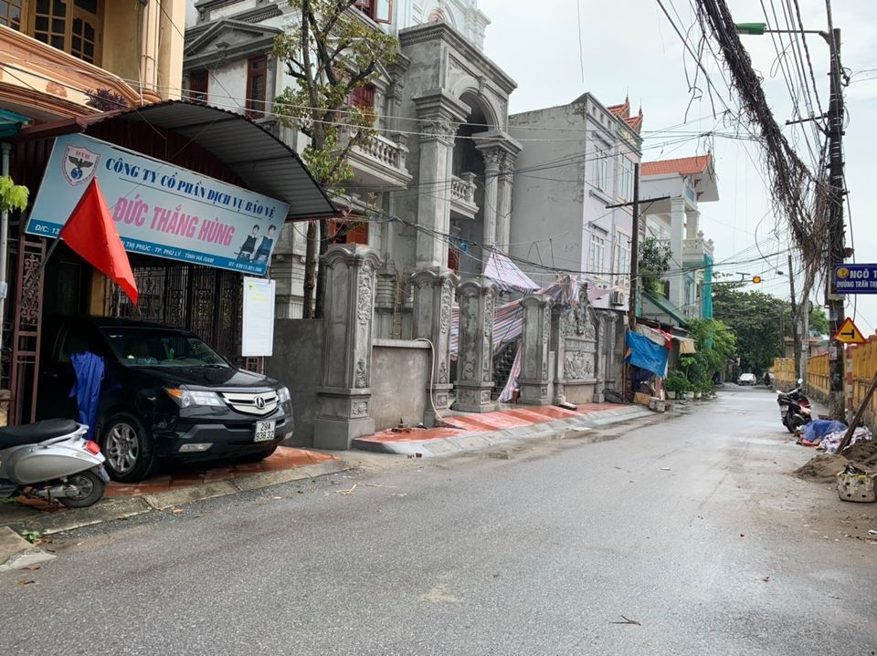 BÁN NHÀ TRẦN THỊ PHÚC Nhà tiện Kinh doanh, bán hàng, thoáng đãng 1 bên cạnh là ngõ