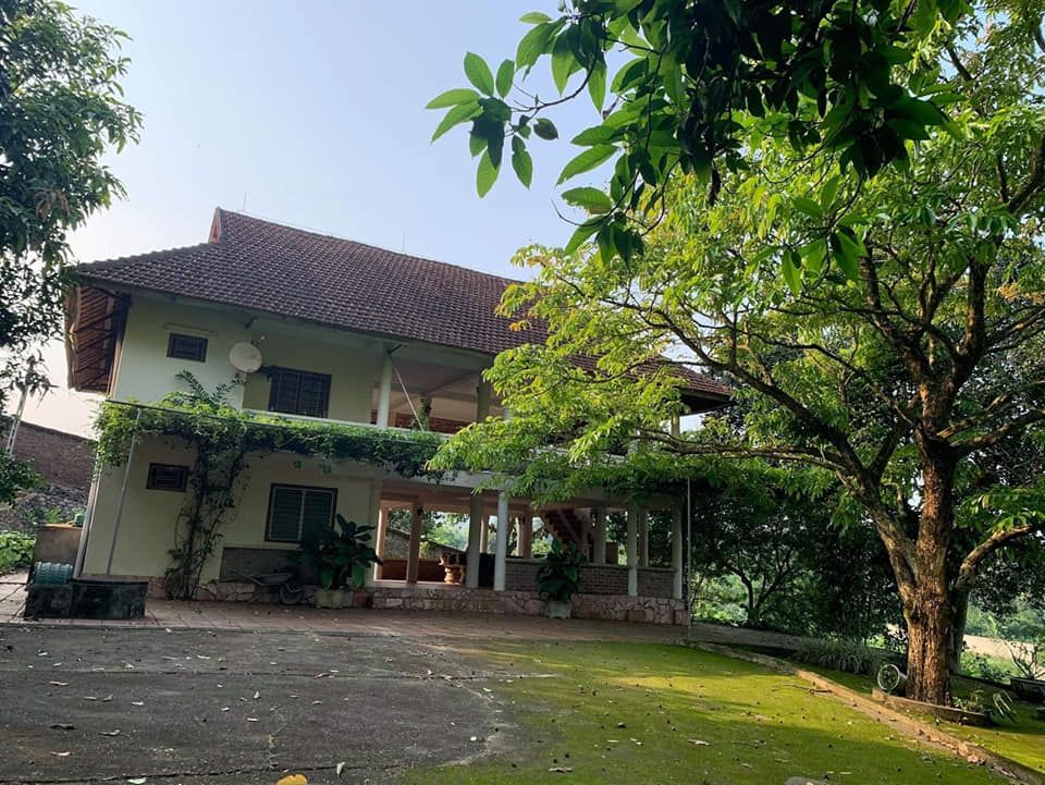 Cần bán Nhà vườn tuyệt đẹp lưng núi Lương sơn 6100m đầy đủ nhà cửa nội thất, điện nước