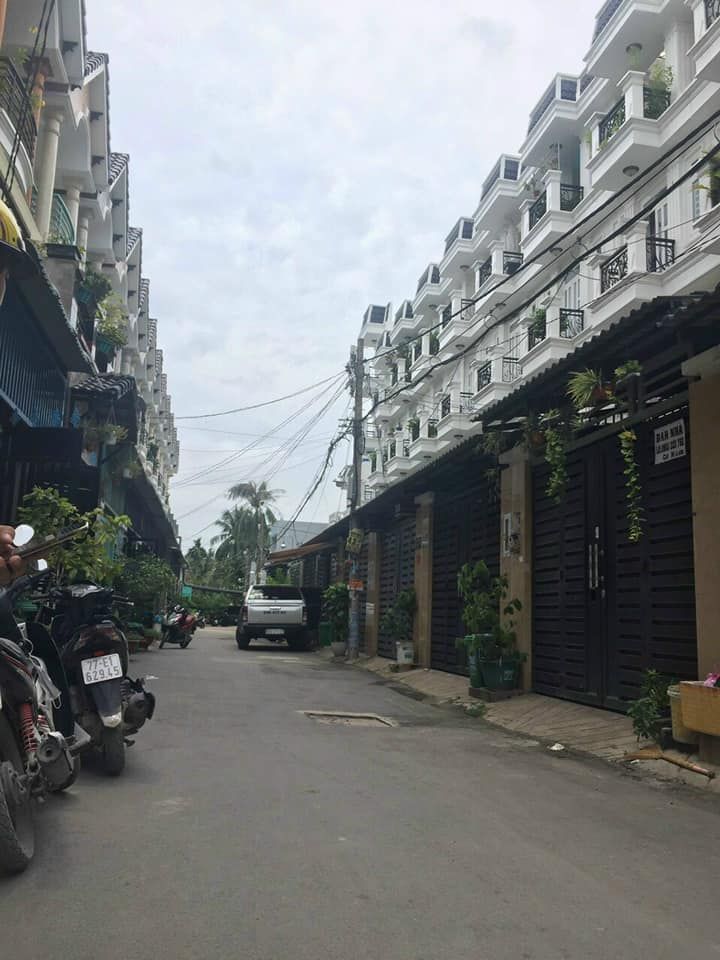 BÁN NHÀ LK THẠNH XUÂN 22 Q12. DT: 4m X 18m KC: Đúc 4 lầu khu dự án đồng bộ tuyệt đẹp. Hẻm 6m.