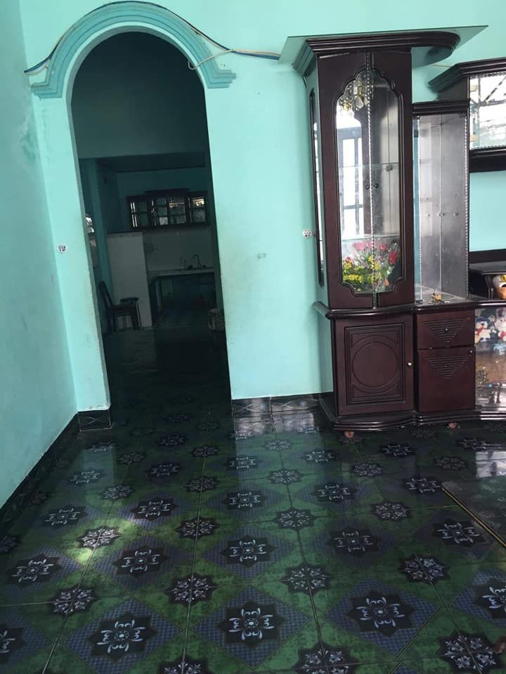 Cho thuê nhà nguyên căn. Dt: 90m2. Gần chợ, trương học, siêu thị....nhà có 1 phòng khách