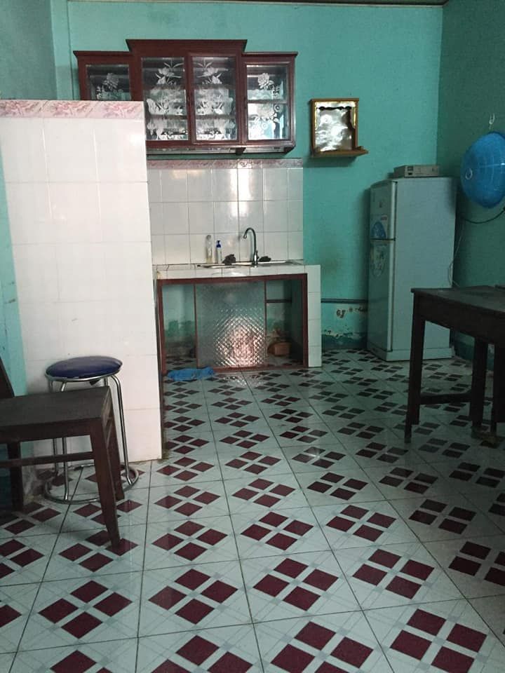 Cho thuê nhà nguyên căn. Dt: 90m2. Gần chợ, trương học, siêu thị....nhà có 1 phòng khách