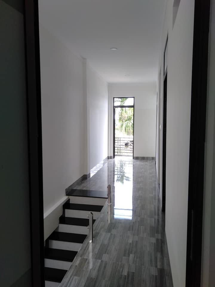 Bán nhà mới xây hẻm Phù Đổng. Nhà xây chắc chắn, không gian sinh hoạt hiện đại. Thiết kế đẹp