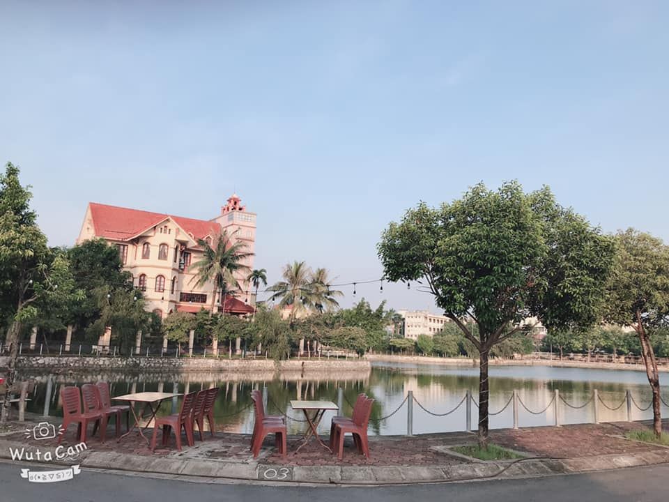 cần bán mảnh đất khu hồ vân sơn phủ lý. Cách dhcn 500m(8000 sinh viên) Hướng: đông nam Mát mẻ