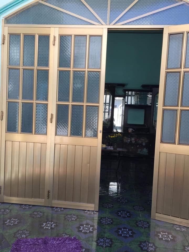 Cho thuê nhà nguyên căn. Dt: 90m2. Gần chợ, trương học, siêu thị....nhà có 1 phòng khách
