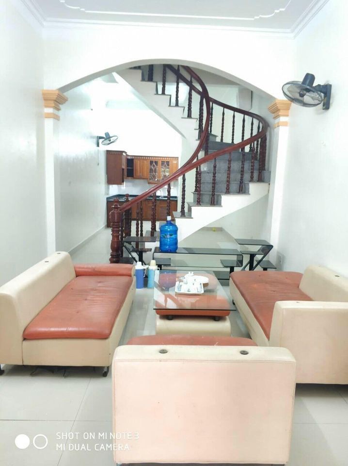 Cho thuê nhà Hồ Điều Hòa - Cát Bi : 60m2 - 2 tầng - 2 ngủ - 3 wc - k đồ - oto để sân - 4.5tr