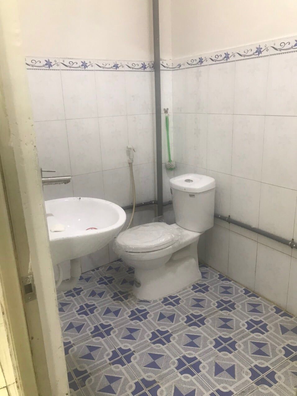 Cho thuê nhà nguyên căn hẻm xe tải đường số 11 ngay vòng xoay chỗ siêu thị , Tam Bình, Thủ Đức