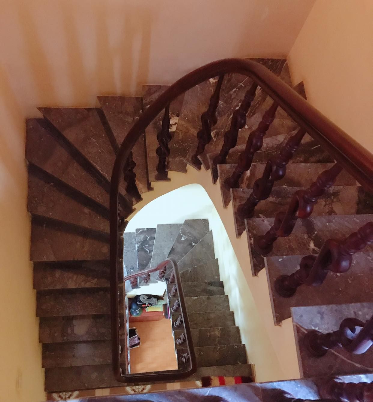 Gia đình Cần Bán Gấp Ngôi Nhà 3 Tầng mới xây được ít năm. Địa chỉ quất tỉnh , xã quất động
