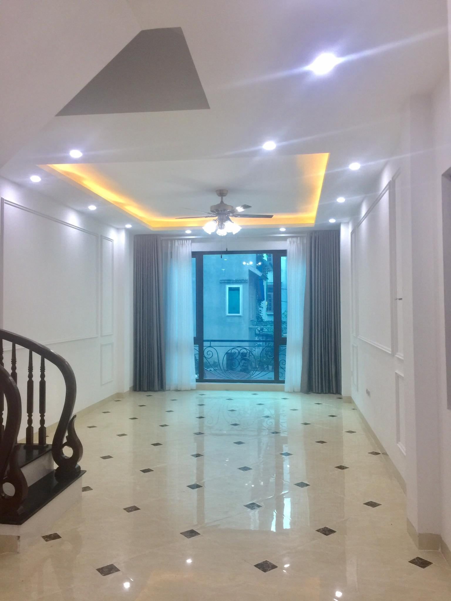 Bán Nhà thuộc phố Nguyễn Công Trứ , Hà Đông, tầng 1: 38m, từ tầng 2 đua ra là 45m, 5 tầng