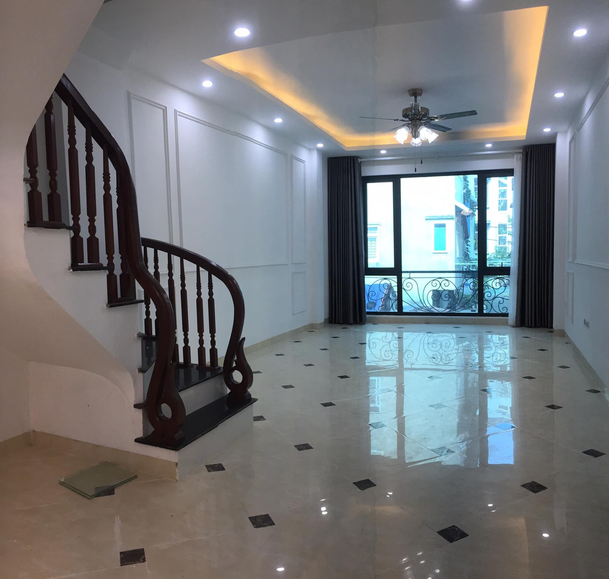 Bán Nhà thuộc phố Nguyễn Công Trứ , Hà Đông, tầng 1: 38m, từ tầng 2 đua ra là 45m, 5 tầng