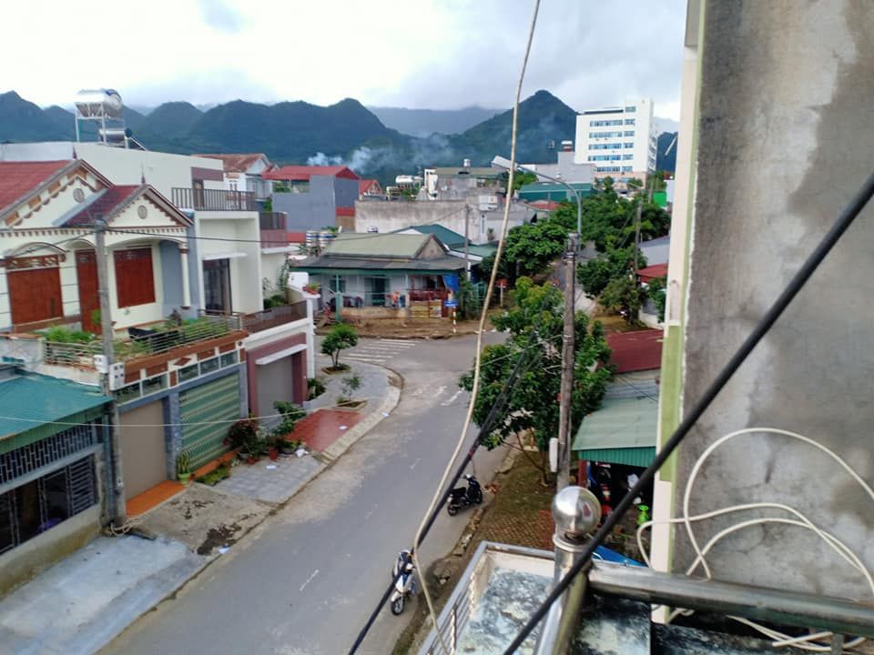 Bán nhà 3 tầng đẹp sang trọng phường Đông Phong, gần bến xe, gần BV, gần chợ đầu mối Lai Châu.