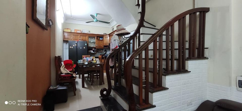 Chính chủ bán nhà tự xây 40m*4T*3N ngay gần ngã tư Hà Trì - Hà Đông. Ngõ rộng 2.5m cách ô tô tránh