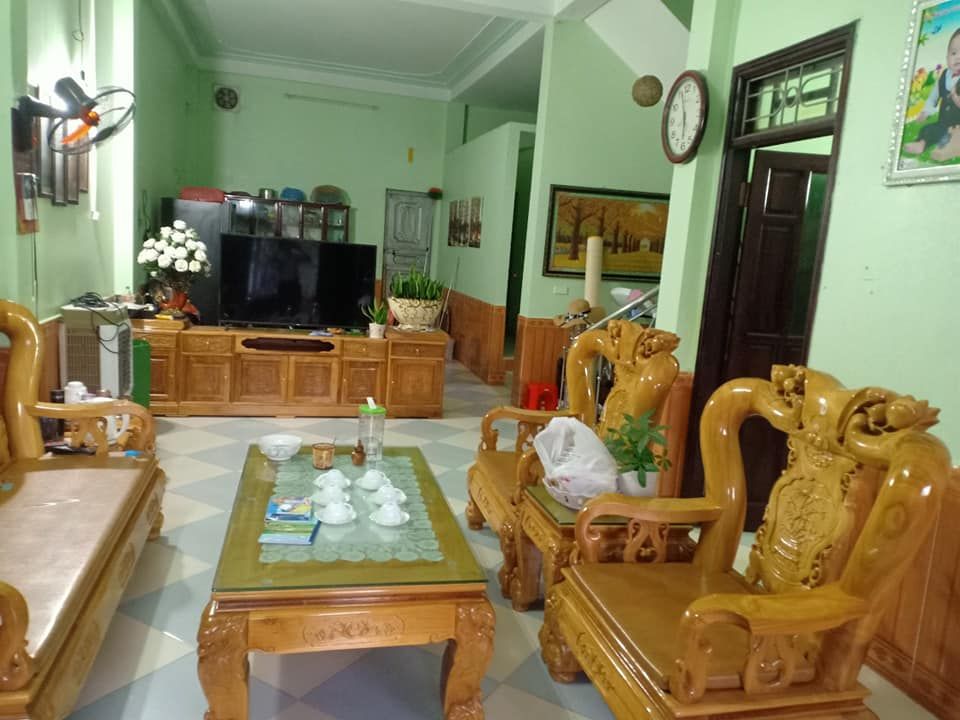 Bán nhà 3 tầng đẹp sang trọng phường Đông Phong, gần bến xe, gần BV, gần chợ đầu mối Lai Châu.
