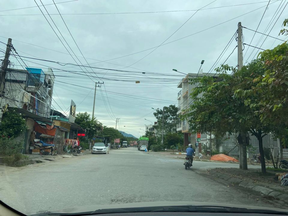 Bán đất nằm trên trục đường Phan Thiết ( tổ 13 phường Phan Thiết, gần Quán Huy Cá) trục đường chính