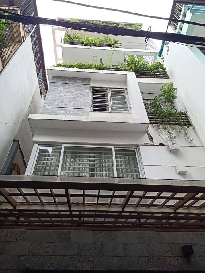 Bán Nhà 50m2x4Tầng Chỉ Nhỉnh 4tỷ! Nhà Xây Mới, Kinh Doanh! Phố Nguyễn Đình Hoàn - Cầu Giấy.