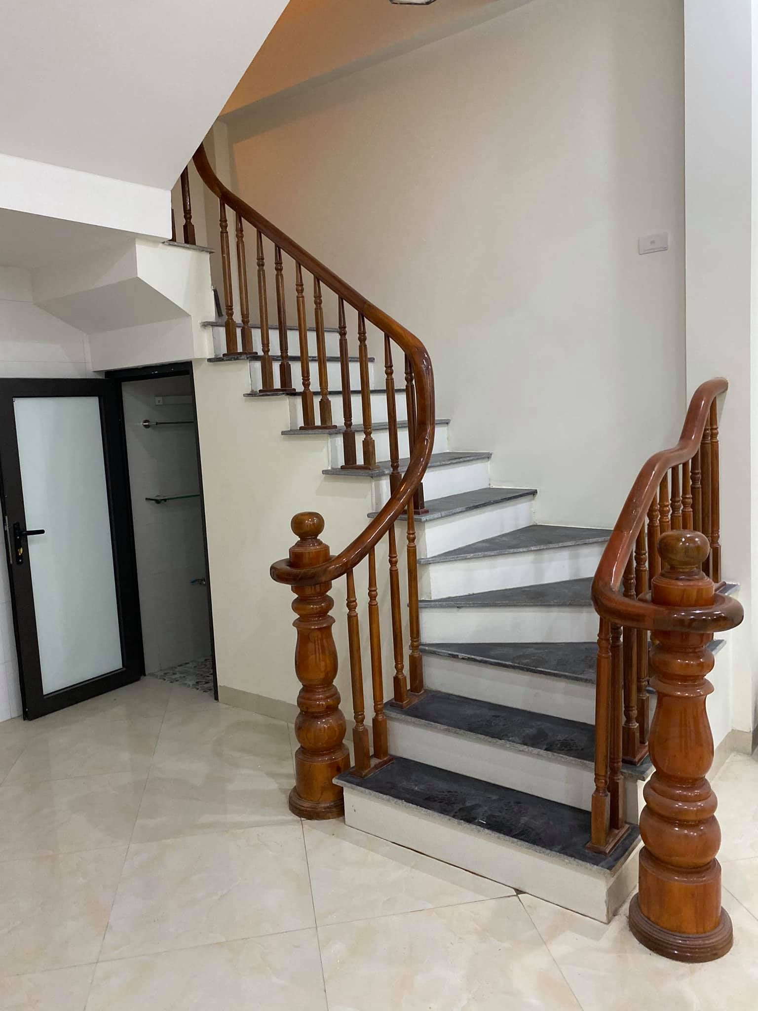 BÁN NHÀ MỚI KOONG-CÁCH ĐƯỜNG Ô TÔ 25 M TRƯỚC NHÀ XE CÔNG NÔNG TRÁNH XE MÁY Vị trí: Đa Sỹ- Kiến Hưng