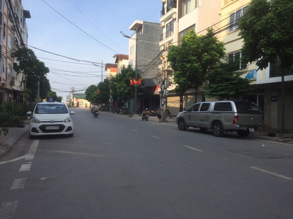 Bán Nhà 50m2x4Tầng Chỉ Nhỉnh 4tỷ! Nhà Xây Mới, Kinh Doanh! Phố Nguyễn Đình Hoàn - Cầu Giấy.