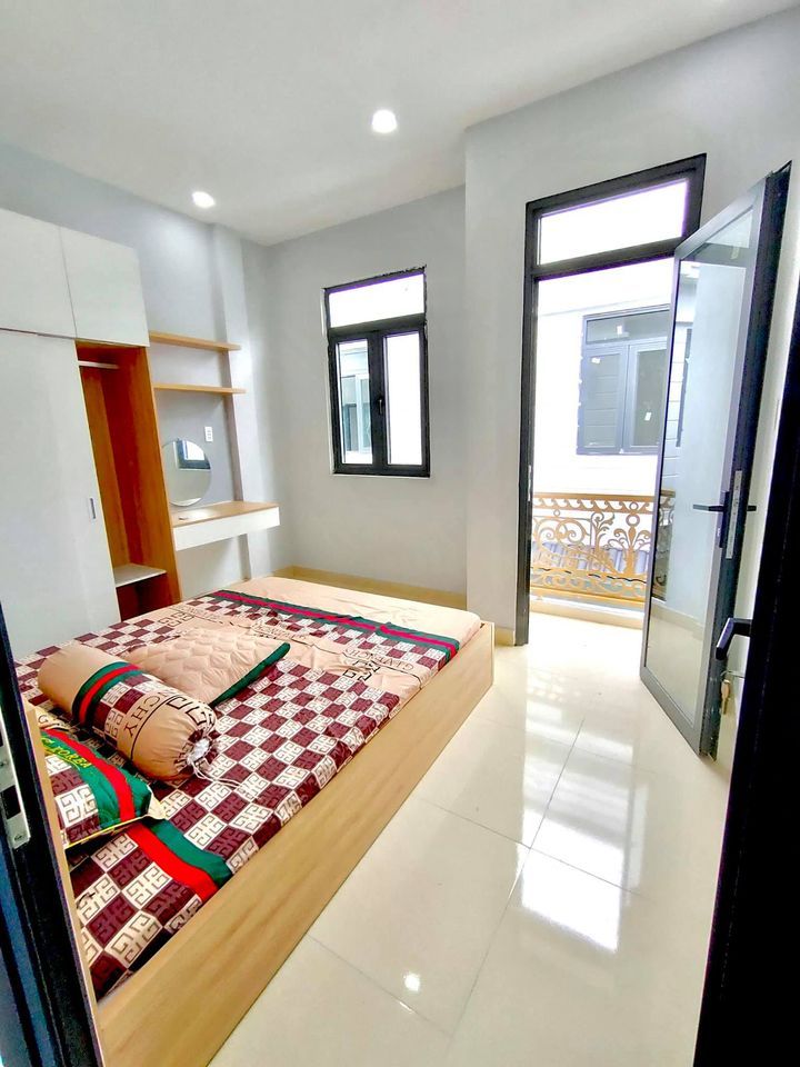 Cần bán gấp nhà 1 lầu đối diện UBND xã Hưng Long. 780tr - Diện tích : 4x10m - Nhà 1 trệt 1 lầu