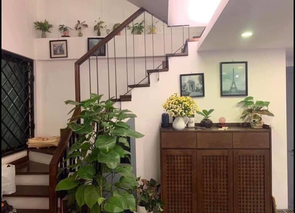 NHÀ MỚI CẦU GIẤY Ở NGAY 3 TẦNG 31M2 GIÁ CHỈ NHỈNH 2 TỶ GẦN Ô TÔ. Ngõ rộng thoáng cực hiếm