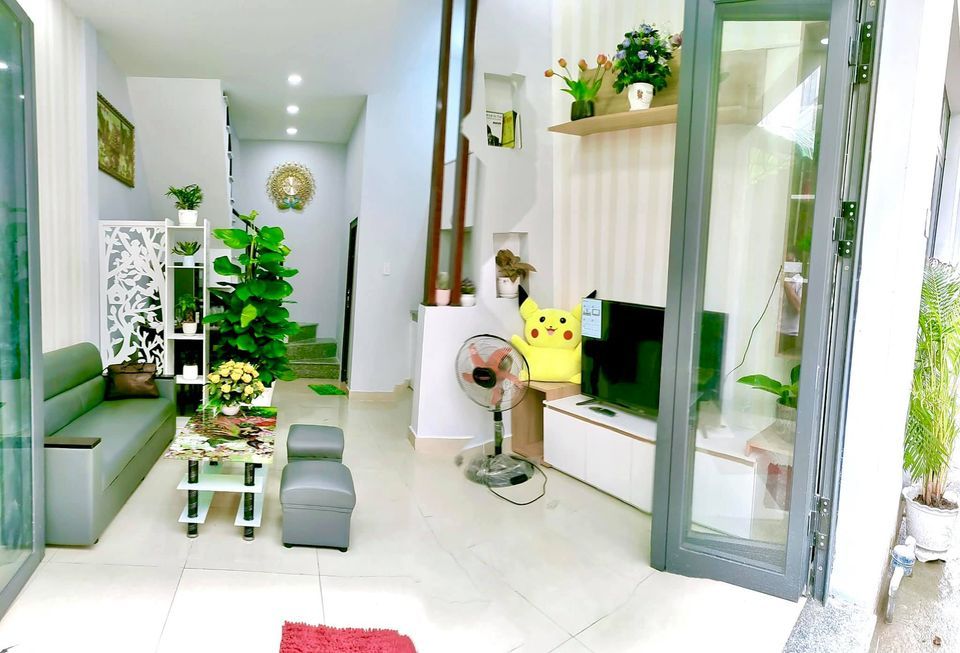 Cần bán gấp nhà 1 lầu đối diện UBND xã Hưng Long. 780tr - Diện tích : 4x10m - Nhà 1 trệt 1 lầu