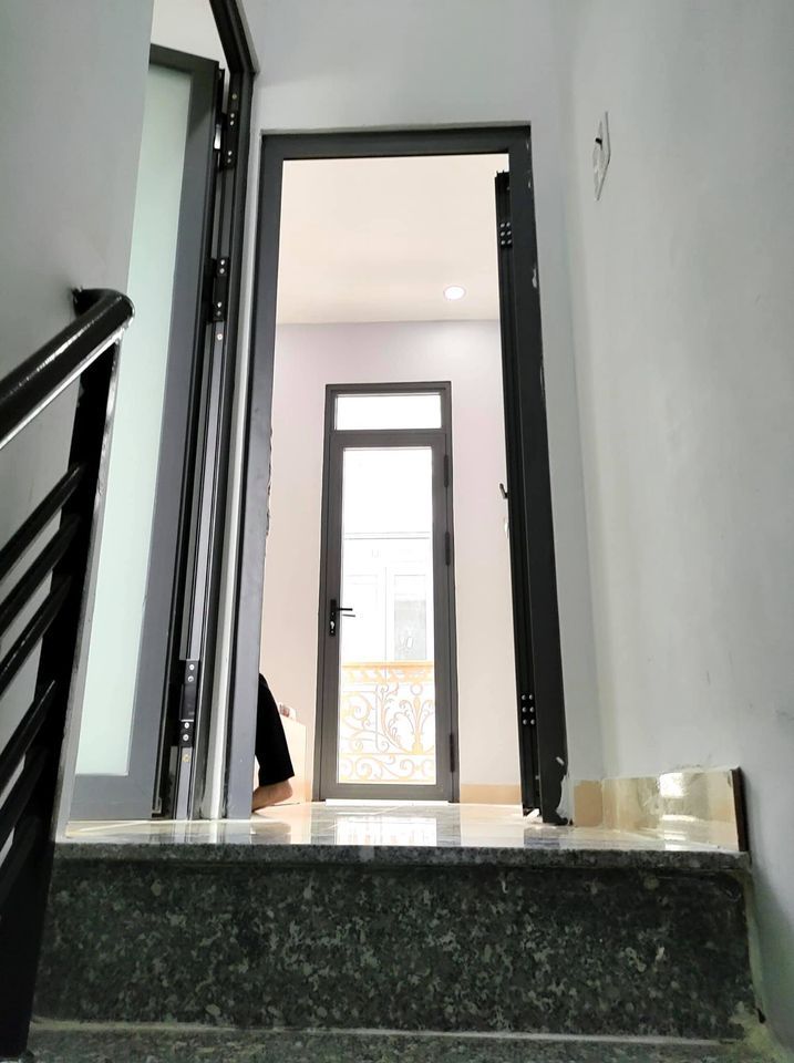Cần bán gấp nhà 1 lầu đối diện UBND xã Hưng Long. 780tr - Diện tích : 4x10m - Nhà 1 trệt 1 lầu