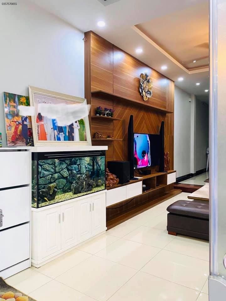 Bán nhà Thạch Bàn 40m2 , ô tô vào nhà , Giá 3.1 tỷ LH 0982372239