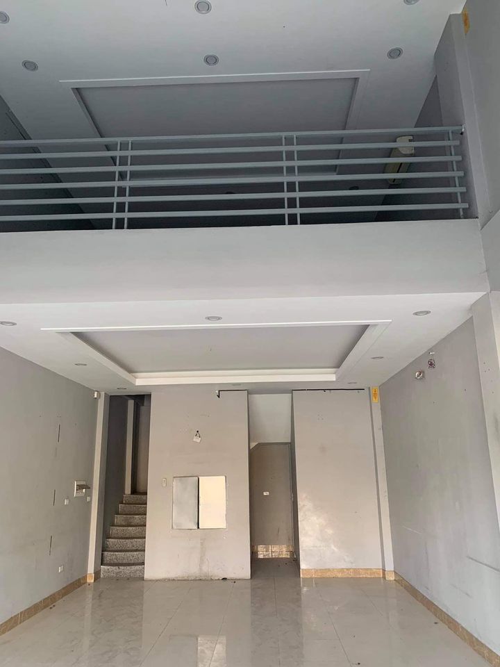 Cho thuê nhà liền kề nguyên căn ở Phố Tố hữu Hà Đông Mặt tiền 5m , 60*4t