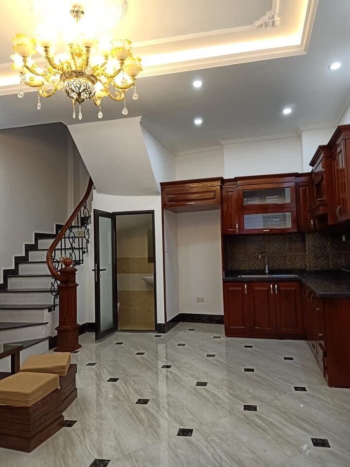 Bán nhà NGUYÊN HỒNG- 5 Tầng- Gần phố- Ngõ thông- Nhà mới đẹp- 4 Tỷ
