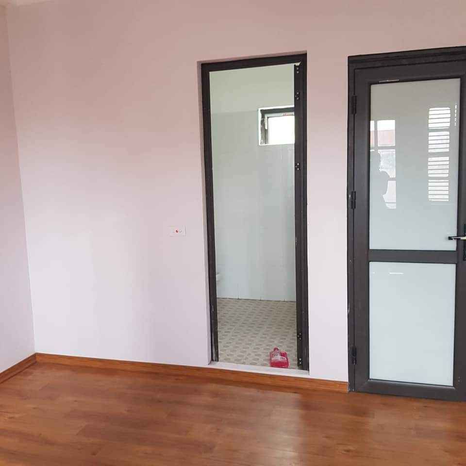 Chỉ 2.35 tỷ, chủ cần bán gấp nhà 6 Tầng, mới, đẹp, ở Lĩnh Nam.