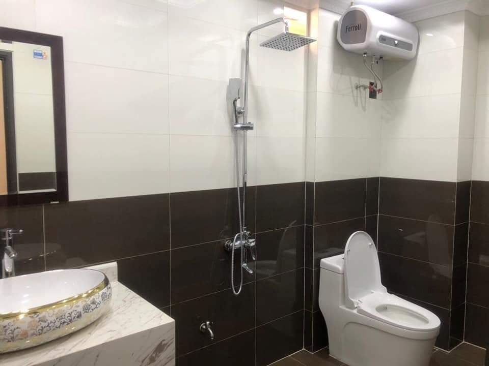 NHÀ ĐẸP NGUYỄN VĂN CỪ - LONG BIÊN - Ô TÔ ĐỖ CỔNG - KHU VỰC TRUNG TÂM QUẬN LONG BIÊN. DT 35M2 x 5T