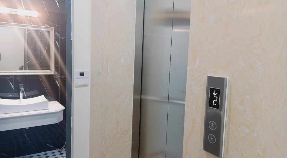 Bán nhà Thọ Lão - Hai Bà Trưng, Kinh Doanh + Ô Tô + Thang Máy, 45m2 x 6t, giá 9.4 tỷ.