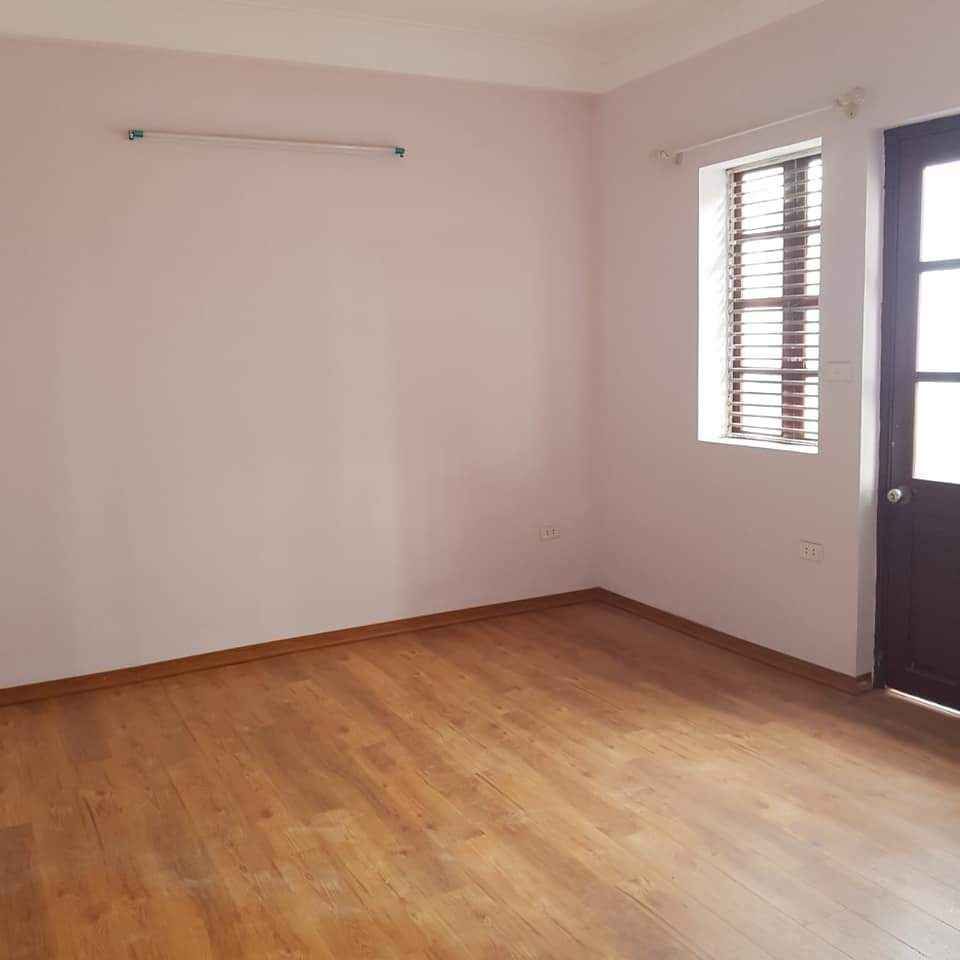 Chỉ 2.35 tỷ, chủ cần bán gấp nhà 6 Tầng, mới, đẹp, ở Lĩnh Nam.