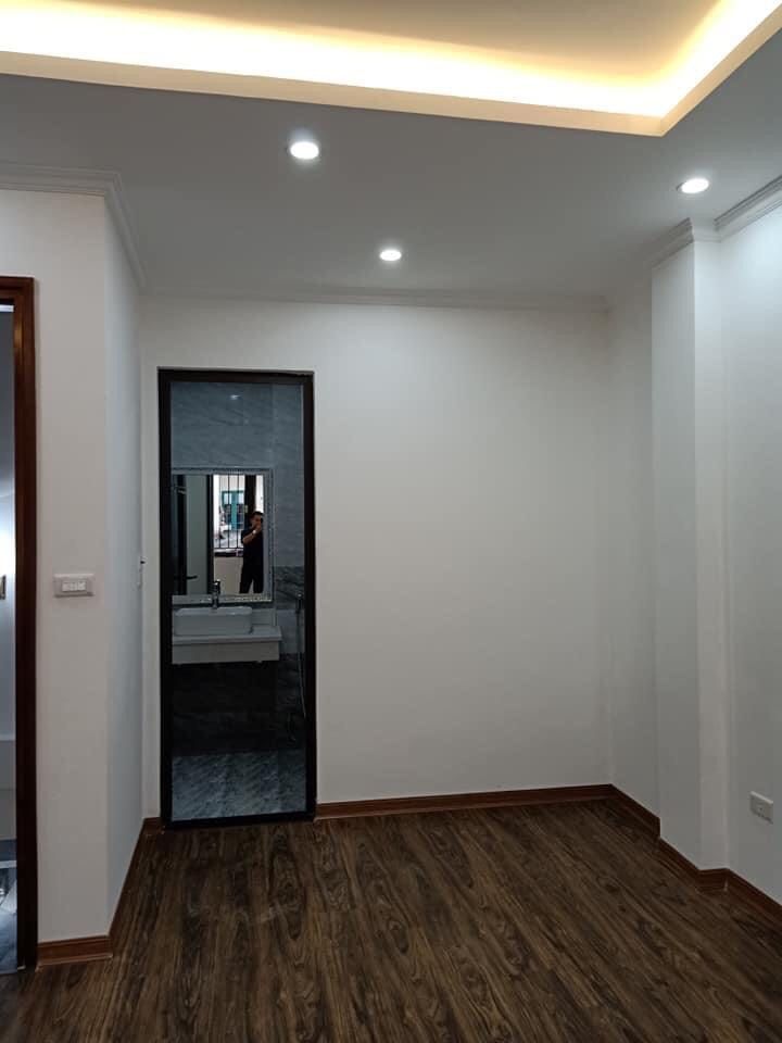 Bán nhà NGUYÊN HỒNG- 5 Tầng- Gần phố- Ngõ thông- Nhà mới đẹp- 4 Tỷ