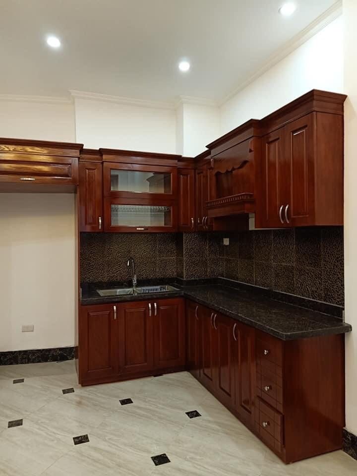Bán nhà NGUYÊN HỒNG- 5 Tầng- Gần phố- Ngõ thông- Nhà mới đẹp- 4 Tỷ