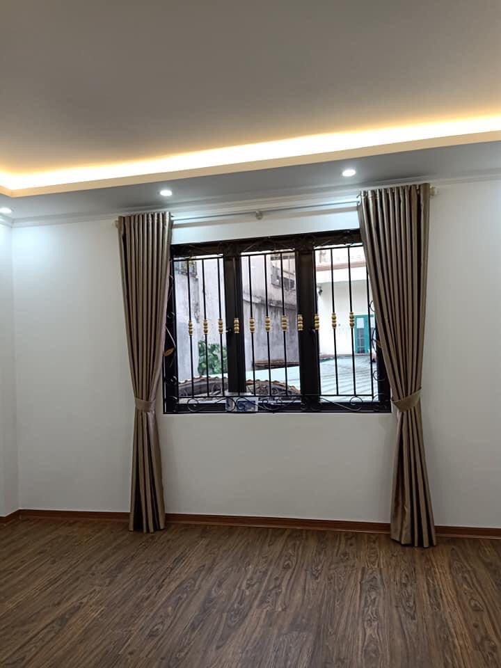 Bán nhà NGUYÊN HỒNG- 5 Tầng- Gần phố- Ngõ thông- Nhà mới đẹp- 4 Tỷ
