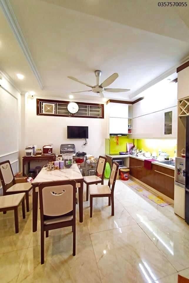 Bán nhà Thạch Bàn 40m2 , ô tô vào nhà , Giá 3.1 tỷ LH 0982372239
