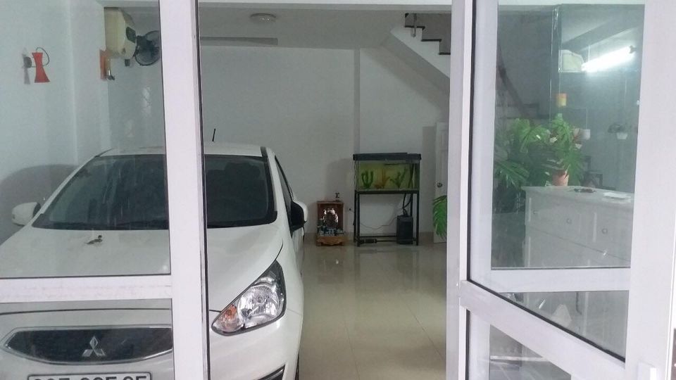NHÀ BỒ ĐỀ - MẶT TIỀN RỘNG – NHÀ ĐẸP – GARA OTO – CHỈ VIỆC XÁCH VALI ĐẾN LÀ Ở CHỦ TỰ XÂY