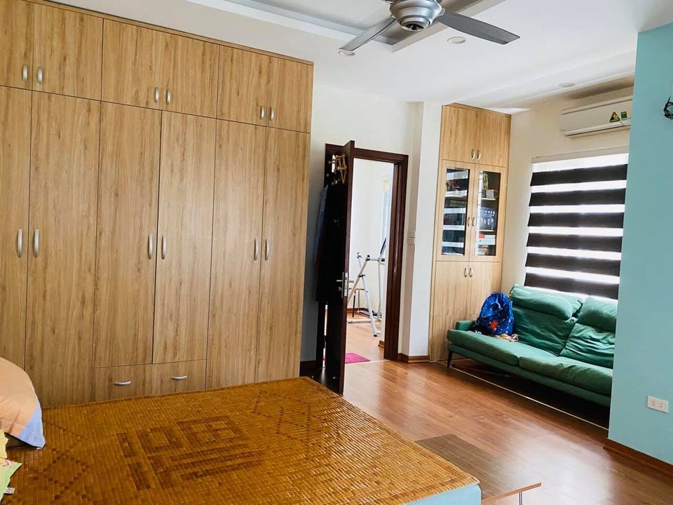 Nhà Đẹp Cần Bán Khách Xem Ưng Ngay Vị trí đẹp, ô tô đỗ cửa, thông ngõ 80 Hoàng Ngân