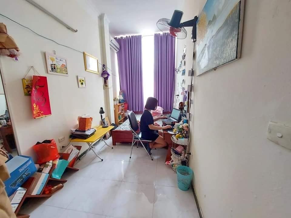 Bán nhà mặt đường Huỳnh Thúc Kháng HĐ kinh doanh ôtô tránh đỗ 31m2 X3Tầng MT : 5m Giá : 3.4 tỷ