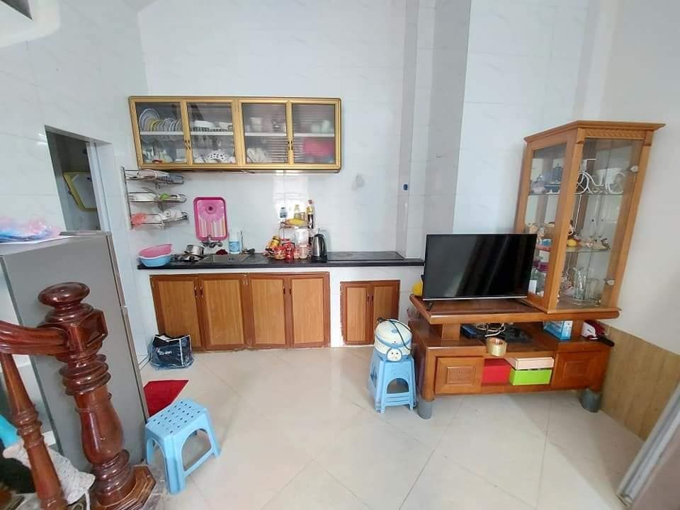 Bán nhà mặt đường Huỳnh Thúc Kháng HĐ kinh doanh ôtô tránh đỗ 31m2 X3Tầng MT : 5m Giá : 3.4 tỷ