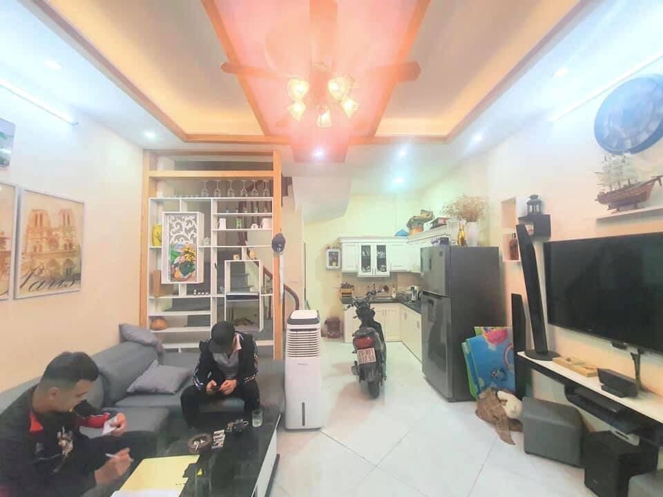 Bán nhà Thạch Bàn 40m2 , ô tô vào nhà , Giá 3.1 tỷ LH 0982372239