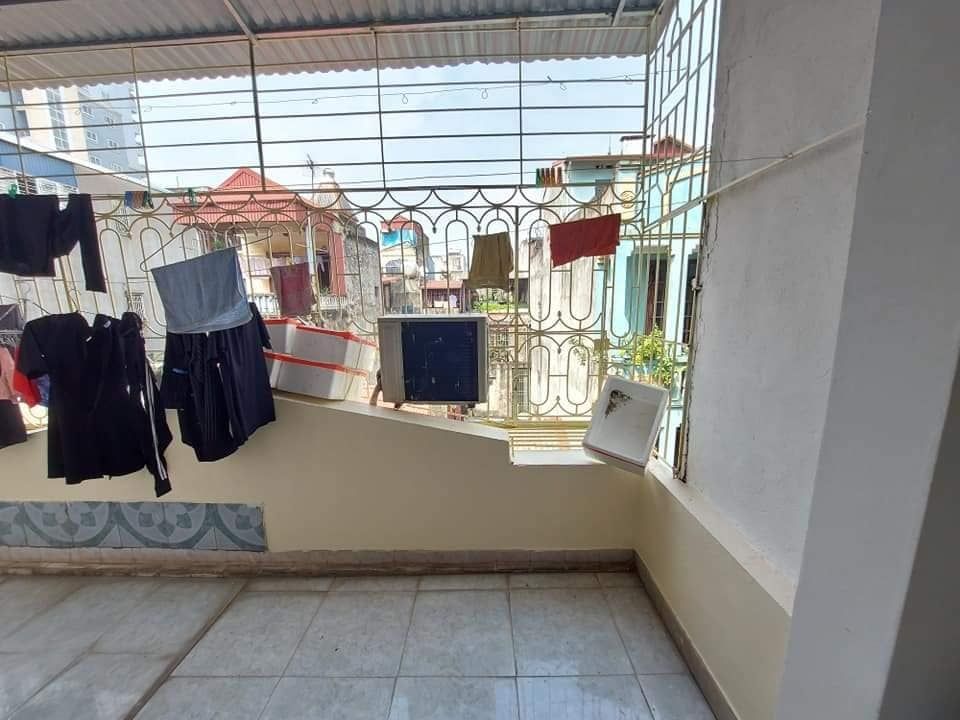 Bán nhà mặt đường Huỳnh Thúc Kháng HĐ kinh doanh ôtô tránh đỗ 31m2 X3Tầng MT : 5m Giá : 3.4 tỷ