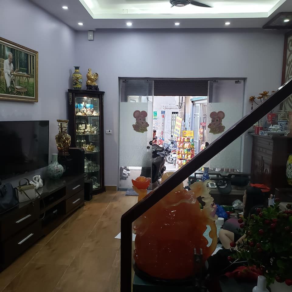 Bán Nhà Trương Định: 55m2, 2 tầng, Mt 3,5m. Gía 3,8 tỷ. + Vị trí đẹp, Kinh Doanh tốt, ngõ rộng