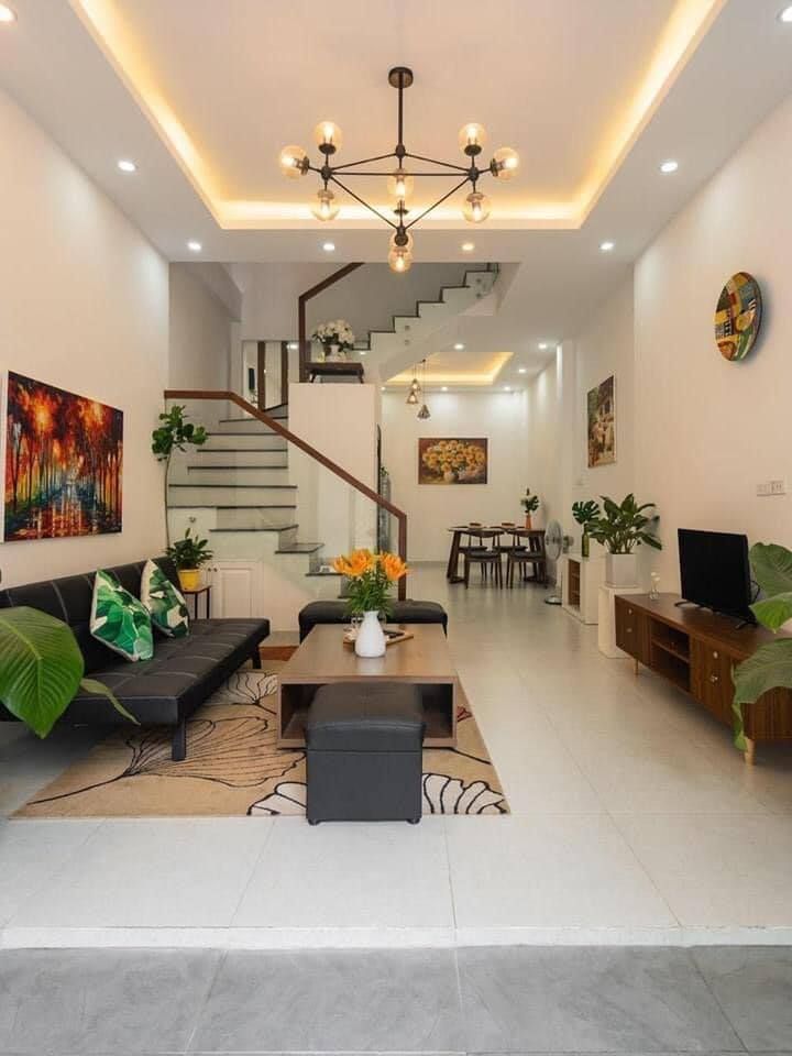 Cần bán cực gấp nhà Nguyễn Chí Thanh 56m2, PHÂN LÔ - Ô TÔ CON ĐỖ CỬA - HAI MẶT THOÁNG - KHU VIP