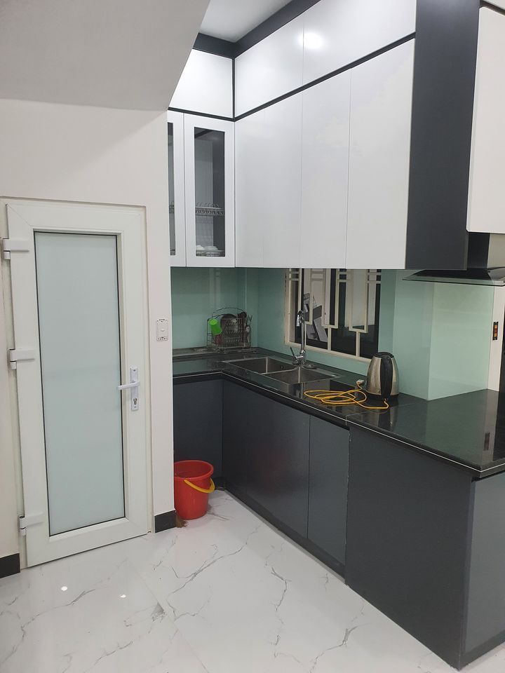 NHÀ PHỐ VIP NGUYỄN SƠN LONG BIÊN. KHU CÁN BỘ HÀNG KHÔNG, Ô TÔ ĐỖ CỔNG 2,5 TỶ RA LỘC.