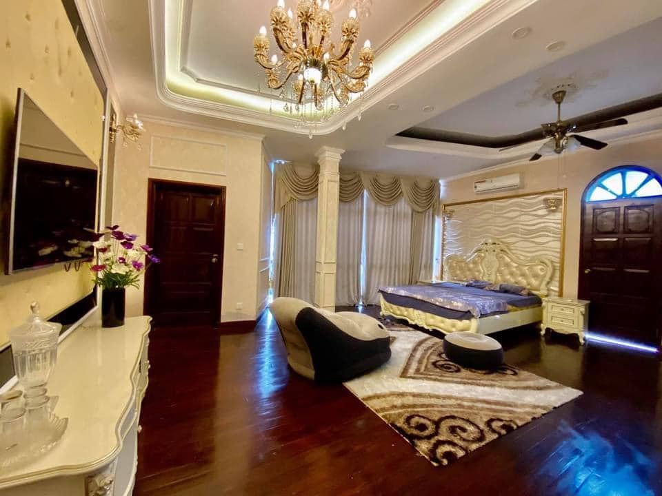 Cần bán cực gấp nhà Nguyễn Chí Thanh 56m2, PHÂN LÔ - Ô TÔ CON ĐỖ CỬA - HAI MẶT THOÁNG - KHU VIP