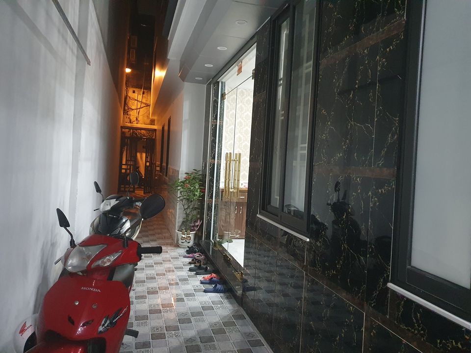 NHÀ PHỐ VIP NGUYỄN SƠN LONG BIÊN. KHU CÁN BỘ HÀNG KHÔNG, Ô TÔ ĐỖ CỔNG 2,5 TỶ RA LỘC.