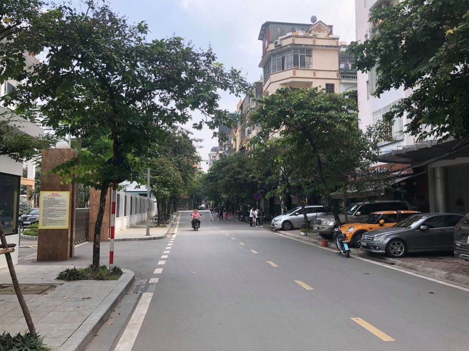 Cần bán cực gấp nhà Nguyễn Chí Thanh 56m2, PHÂN LÔ - Ô TÔ CON ĐỖ CỬA - HAI MẶT THOÁNG - KHU VIP
