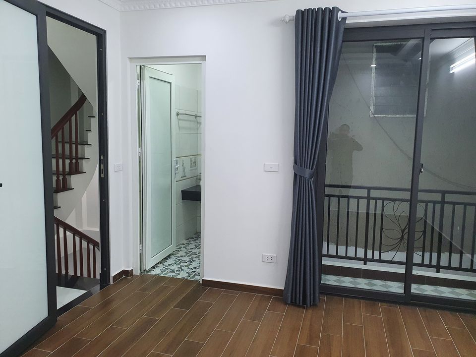 NHÀ PHỐ VIP NGUYỄN SƠN LONG BIÊN. KHU CÁN BỘ HÀNG KHÔNG, Ô TÔ ĐỖ CỔNG 2,5 TỶ RA LỘC.
