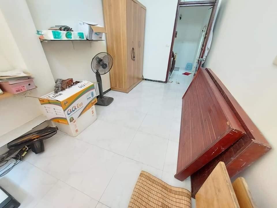 Bán nhà mặt đường Huỳnh Thúc Kháng HĐ kinh doanh ôtô tránh đỗ 31m2 X3Tầng MT : 5m Giá : 3.4 tỷ