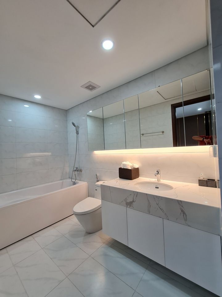 Cần bán cực gấp nhà Nguyễn Chí Thanh 56m2, PHÂN LÔ - Ô TÔ CON ĐỖ CỬA - HAI MẶT THOÁNG - KHU VIP